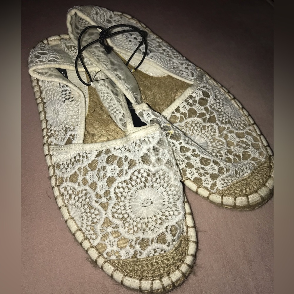 Forever 21, size 5.5, white/beige/ivory, Lace Sandal Shoes